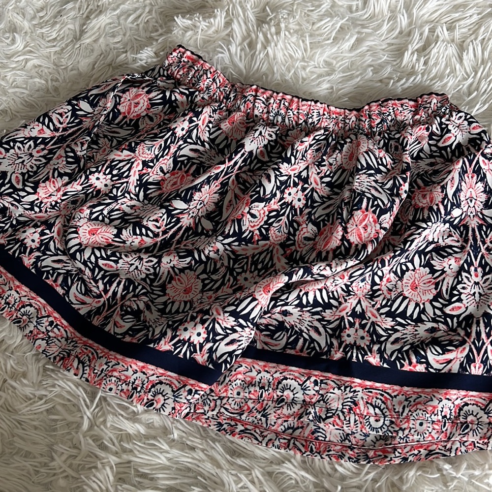 Design Patterned Shorts - Picture 4 of 4